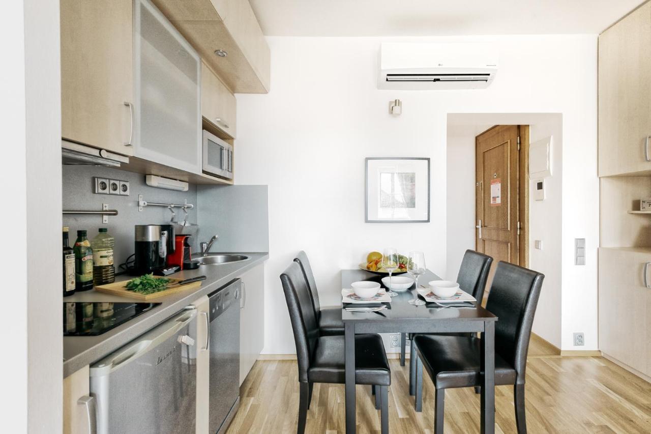 Lil Apartment With Tyn Cathedral View, Parking & Ac Praag Buitenkant foto