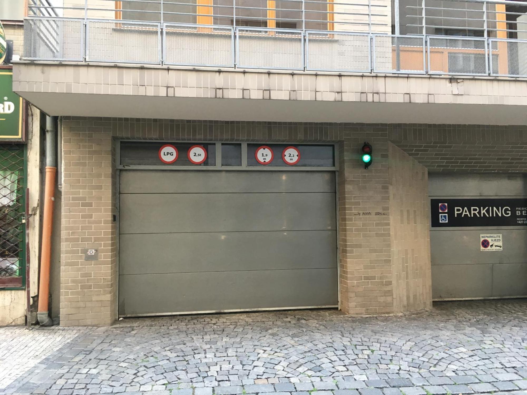 Lil Apartment With Tyn Cathedral View, Parking & Ac Praag Buitenkant foto